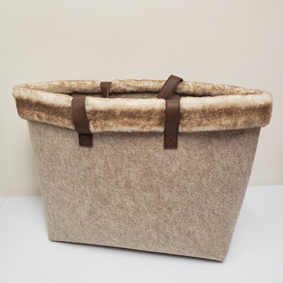 Barnes & Noble Large Tote Bag Faux Fur - Picture 9 of 12